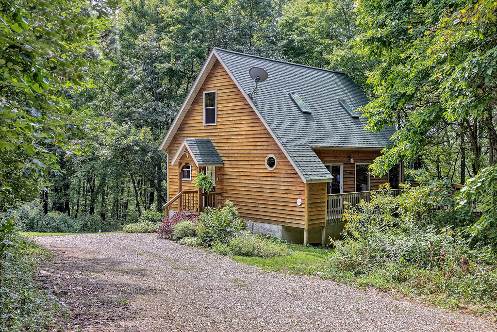 Nature's Pointe Hocking Hills Cottages and Cabins