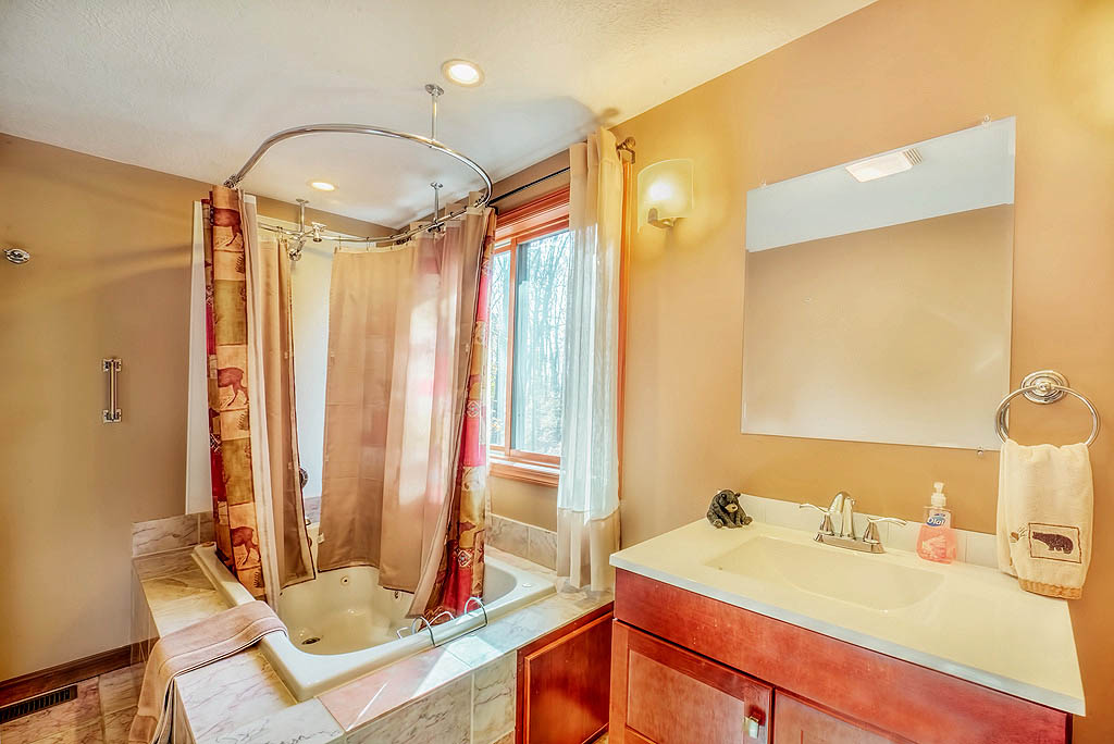 Nature's Pointe Hocking Hills Cottages and Cabins