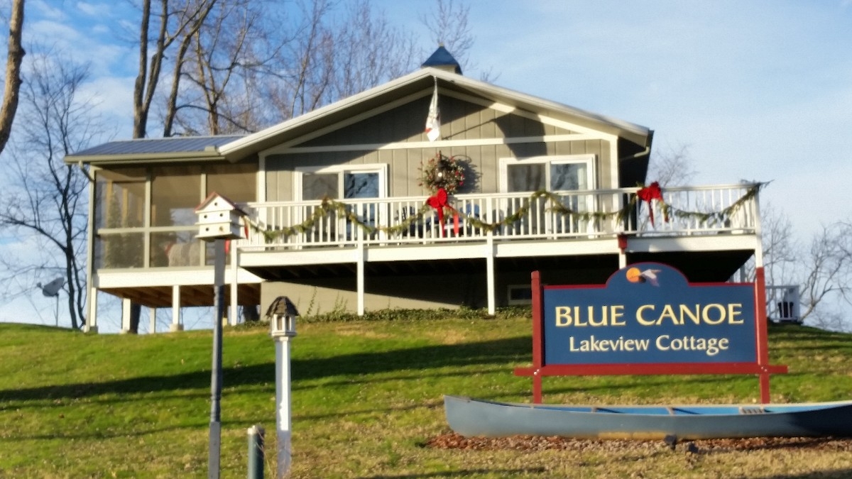 Blue Canoe Lakeview Cottage - Hocking Hills Cottages and Cabins