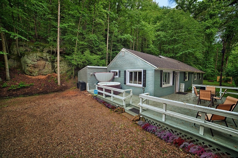 Eagle View Lake House - Hocking Hills Cottages and Cabins