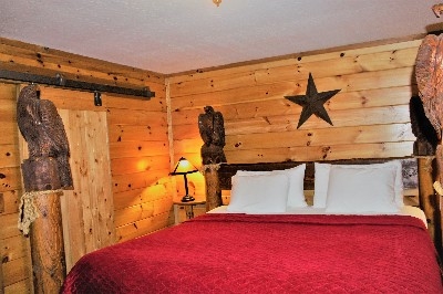 Photo 306_4312.jpg - This custom bed has four carved eagles on each bed post.  The King size is so roomy.